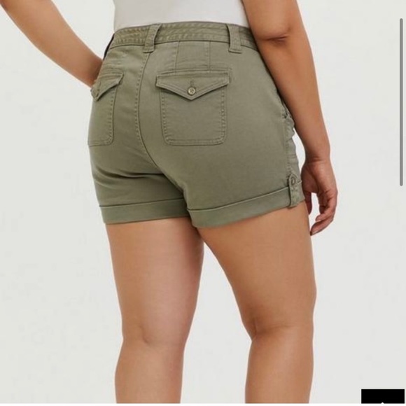 Torrid mid rise cuffed shorts - Picture 2 of 9